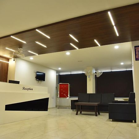 Hotel Savera Inn Morbi Bagian luar foto