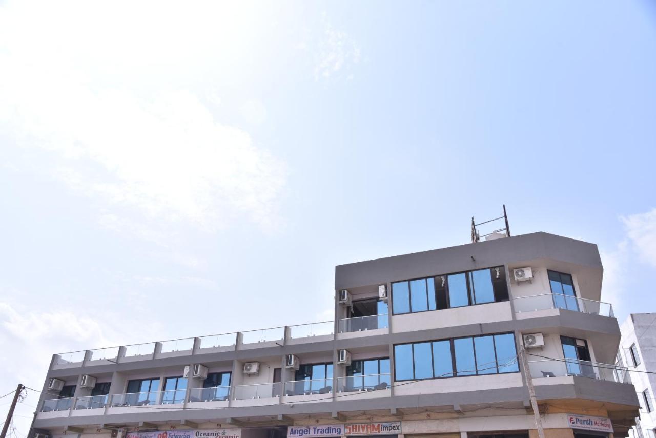 Hotel Savera Inn Morbi Bagian luar foto