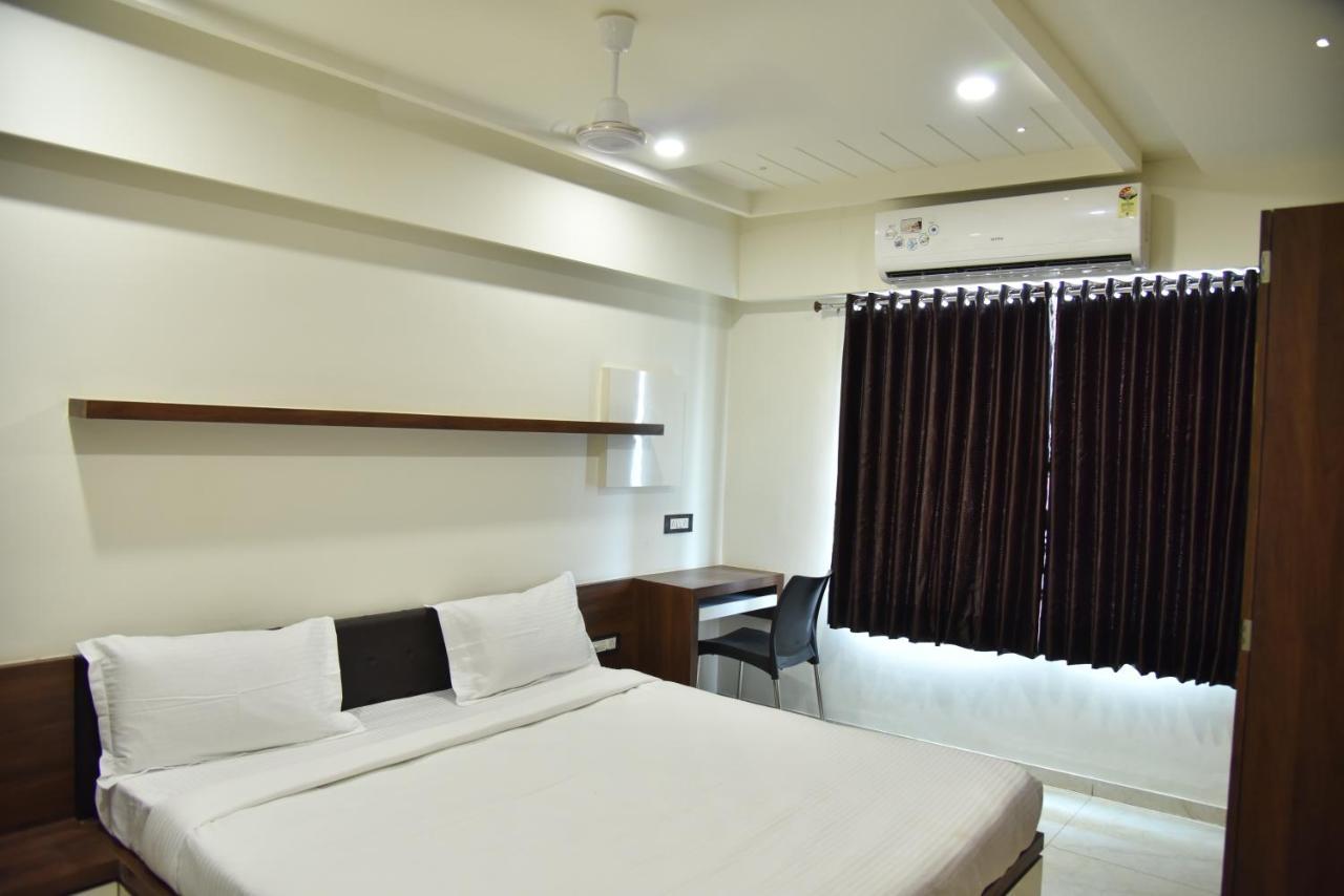 Hotel Savera Inn Morbi Bagian luar foto