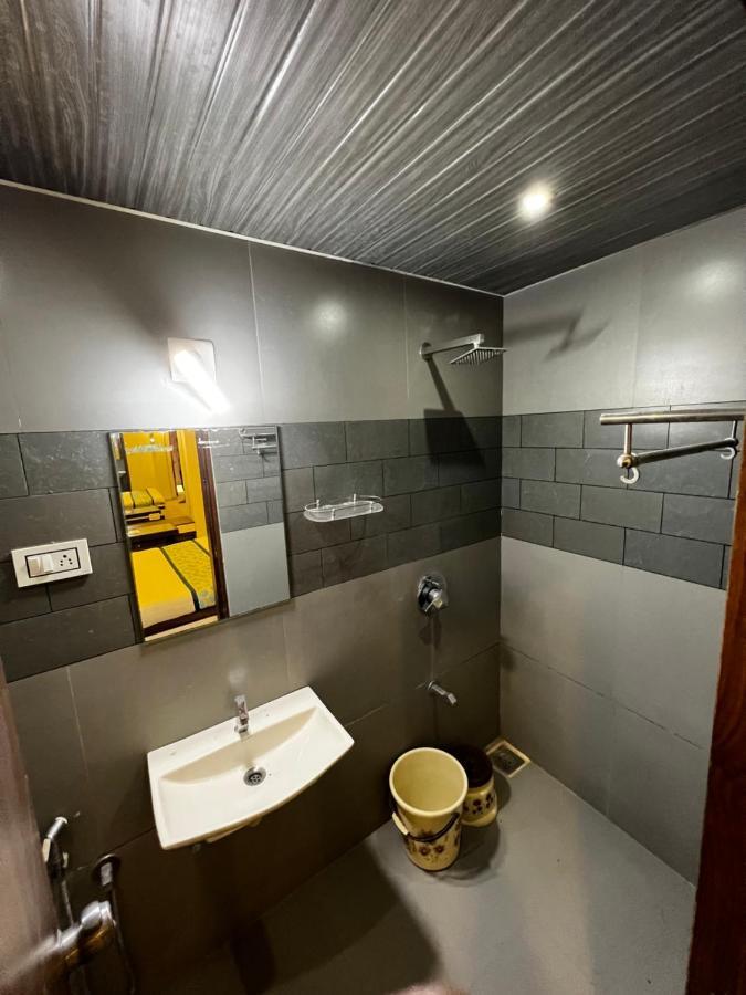 Hotel Savera Inn Morbi Bagian luar foto