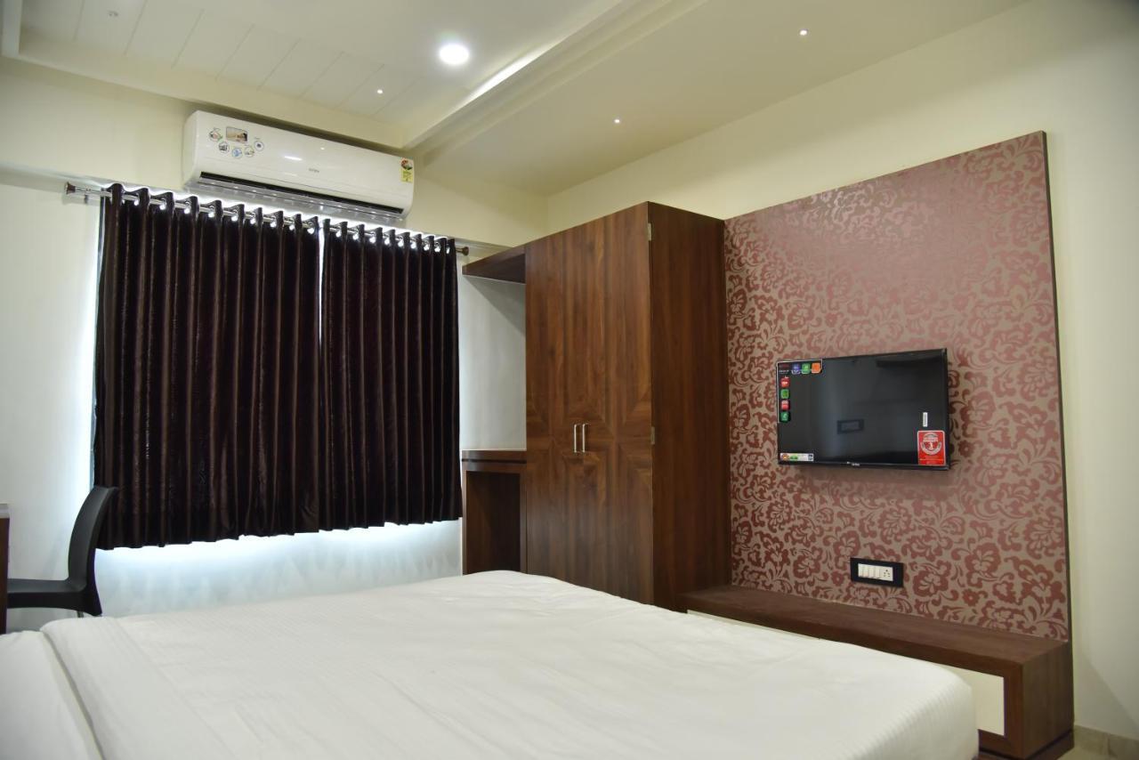 Hotel Savera Inn Morbi Bagian luar foto