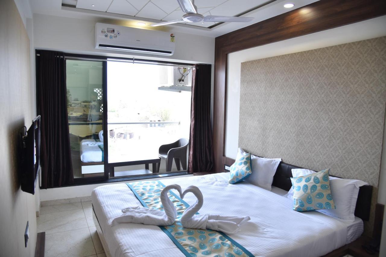 Hotel Savera Inn Morbi Bagian luar foto