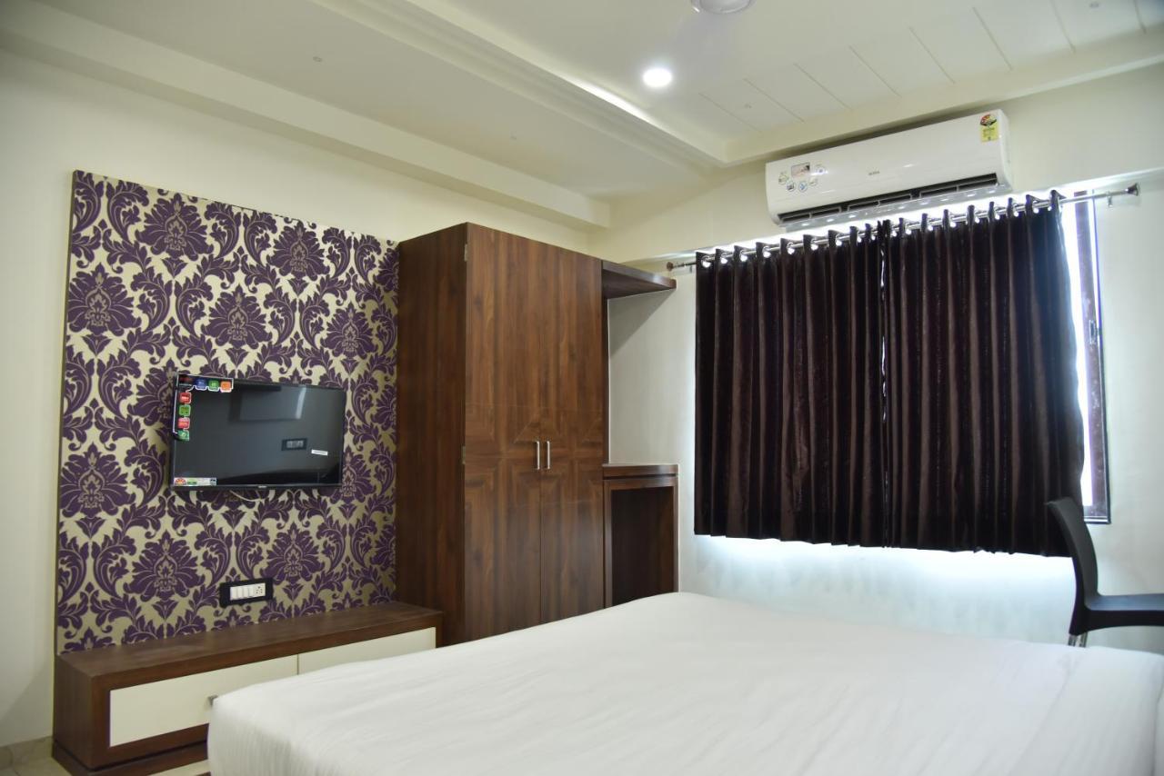 Hotel Savera Inn Morbi Bagian luar foto